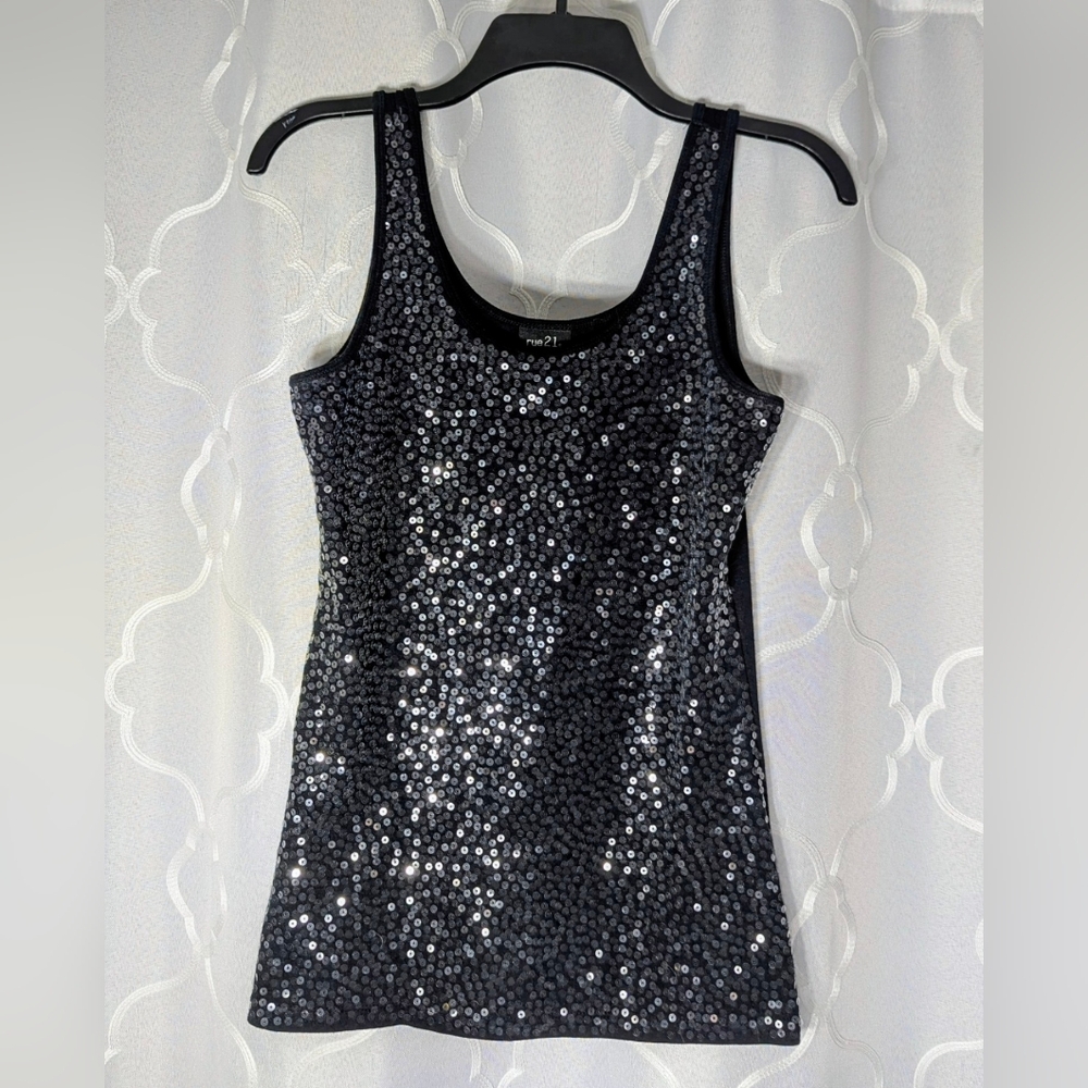 🚨3/$20!! Black Shiny Sequin Front Scoop Neck Tank Top Large